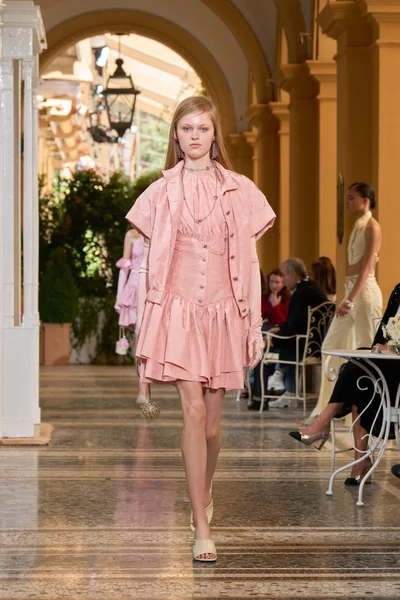 Look 57